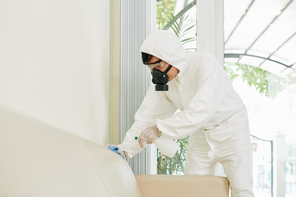 GlanzRein-cleaning-worker